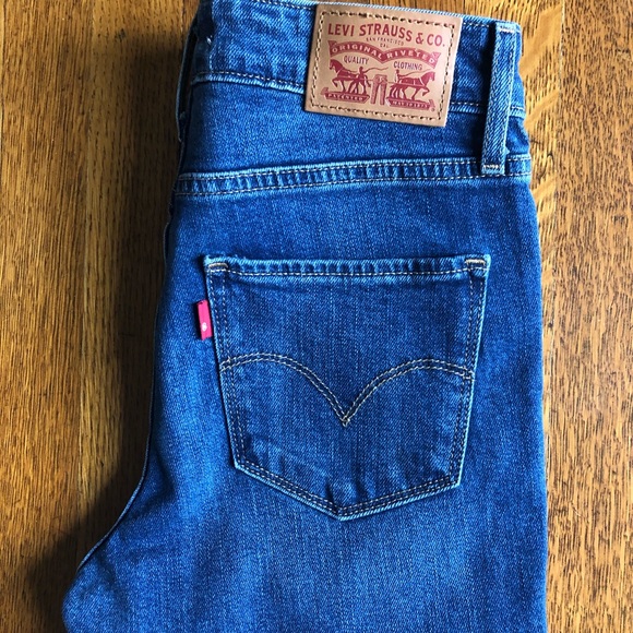 Levi’s 721 Jeans with Rose Embroidery - Picture 3 of 5